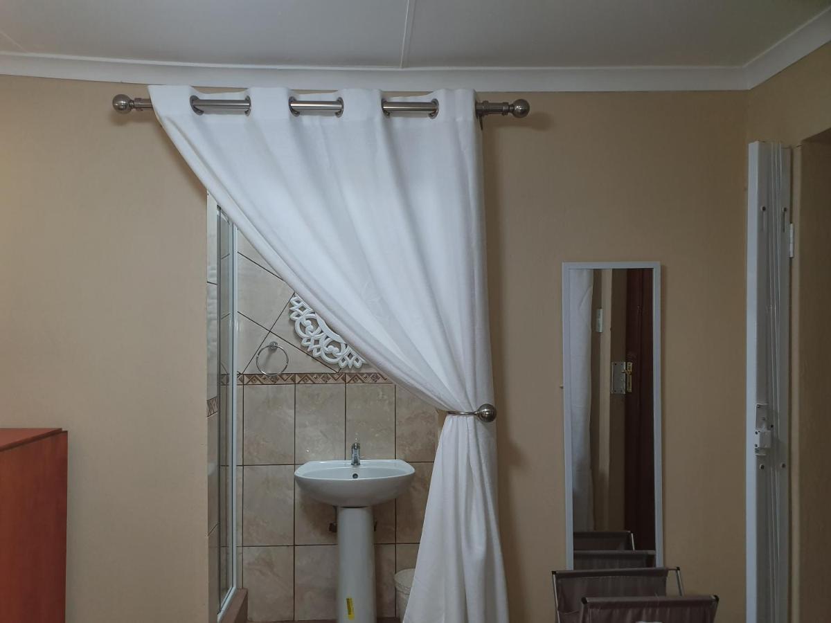 Lani'S Guest House - No Loadshedding Мусіна Екстер'єр фото